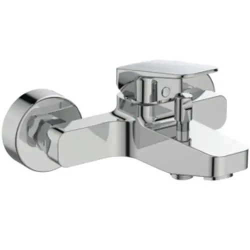 Badearmatur von Ideal Standard in chromatischer Ausführung, mit einem schlichten Design und einem Einhebel-Bediengriff für die Wasserregulierung.